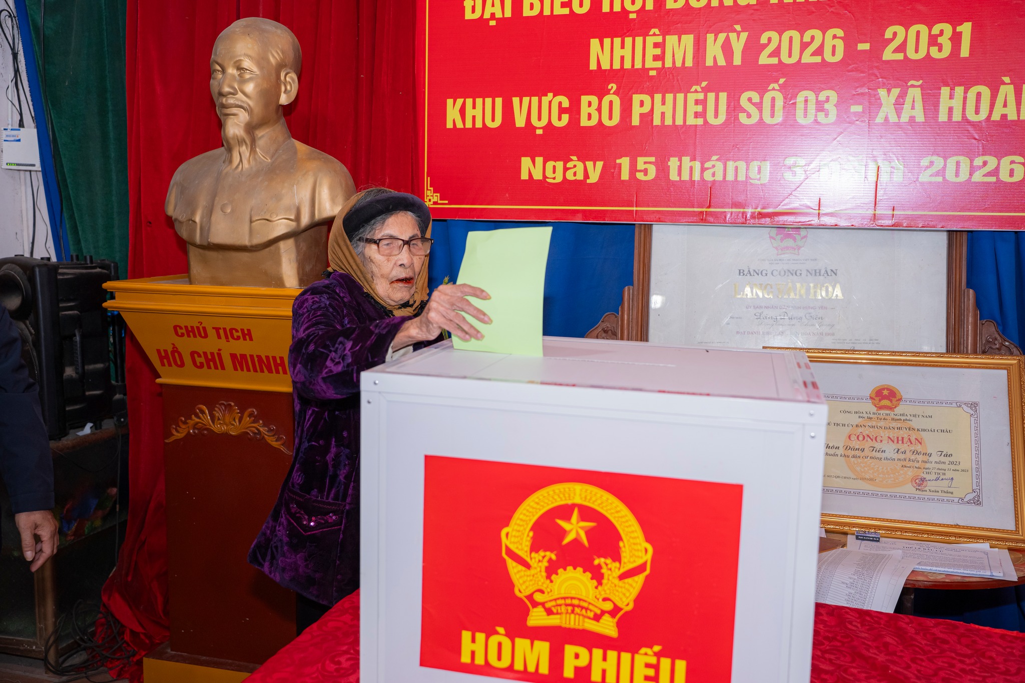 Cử tri Hoàn Long đi bầu cử đạt 99,87%