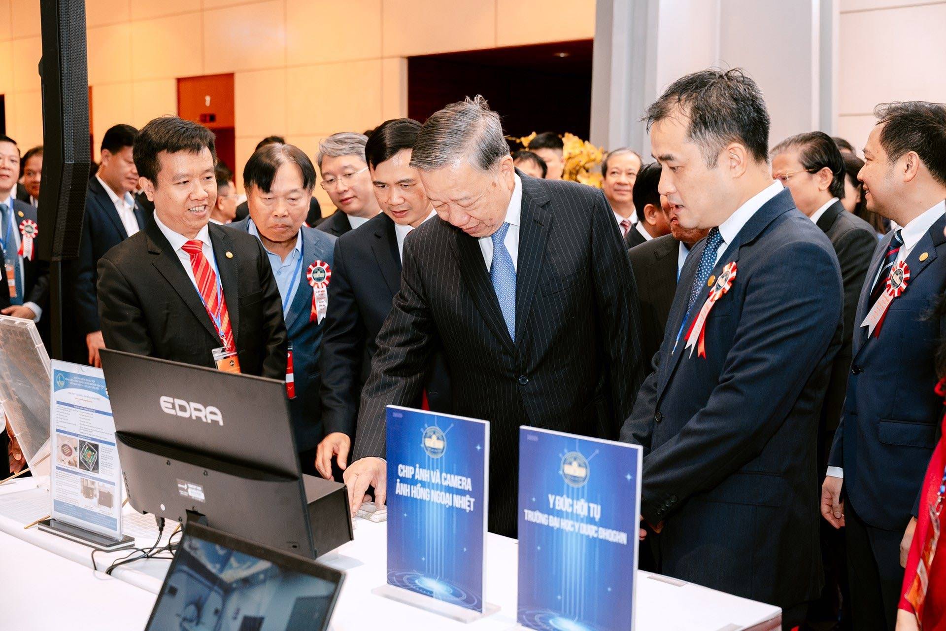 PHÁT TRIỂN KHOA HỌC, CÔNG NGHỆ, ĐỔI MỚI SÁNG TẠO VÀ CH.UYỂN ĐỔI SỐ QUỐC GIA - YẾU TỐ THEN CHỐT TRONG ĐỔI MỚI MÔ HÌNH PHÁT TRIỂN ĐẤT NƯỚC HIỆN NAY