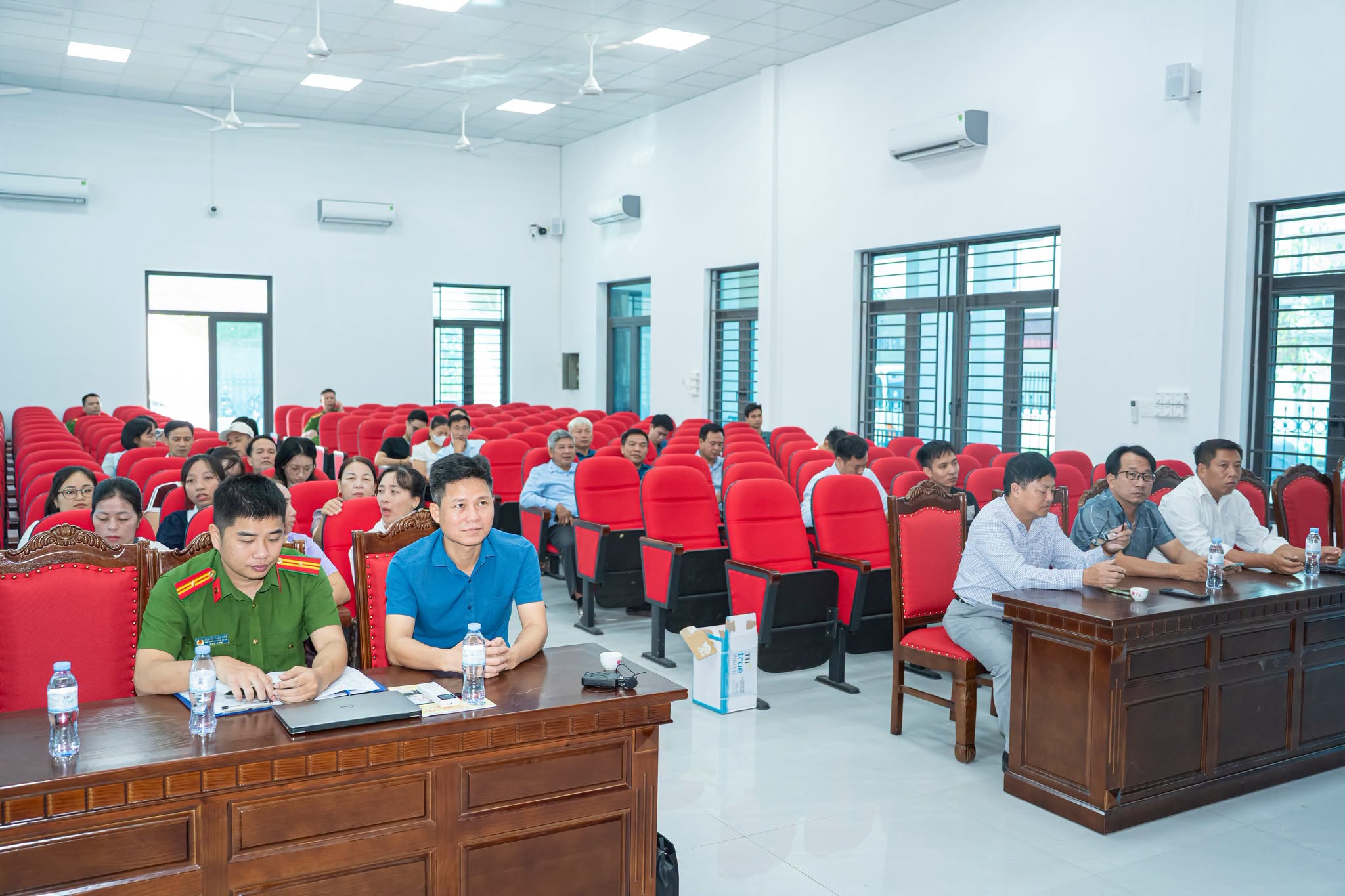Hoàn Long tập huấn kỹ năng ứng dụng trí tuệ nhân tạo cho tổ công nghệ số cộng đồng