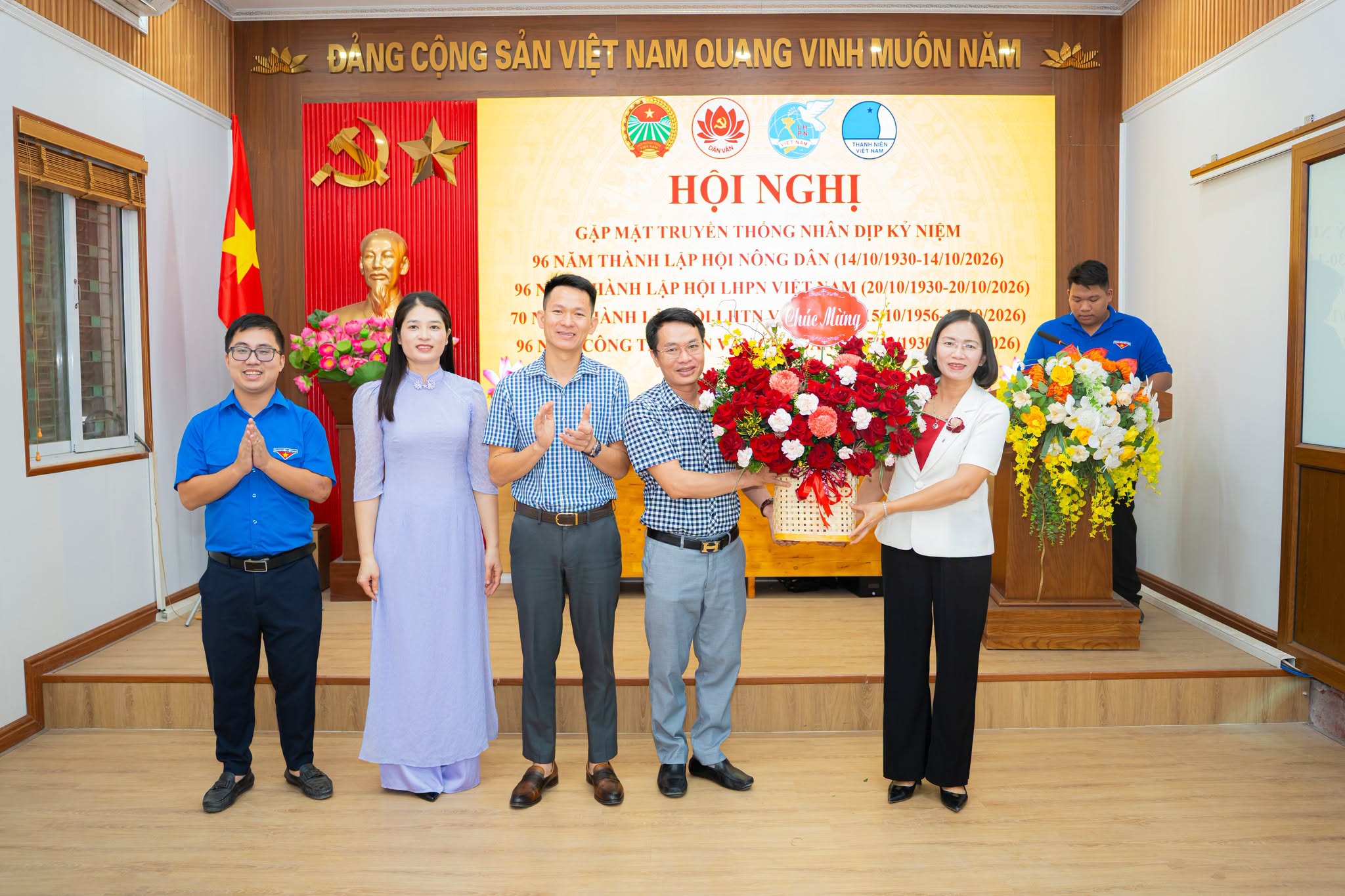 Xã Hoàn Long gặp mặt truyền thống kỷ niệm các ngày lễ lớn của Hội và công tác dân vận