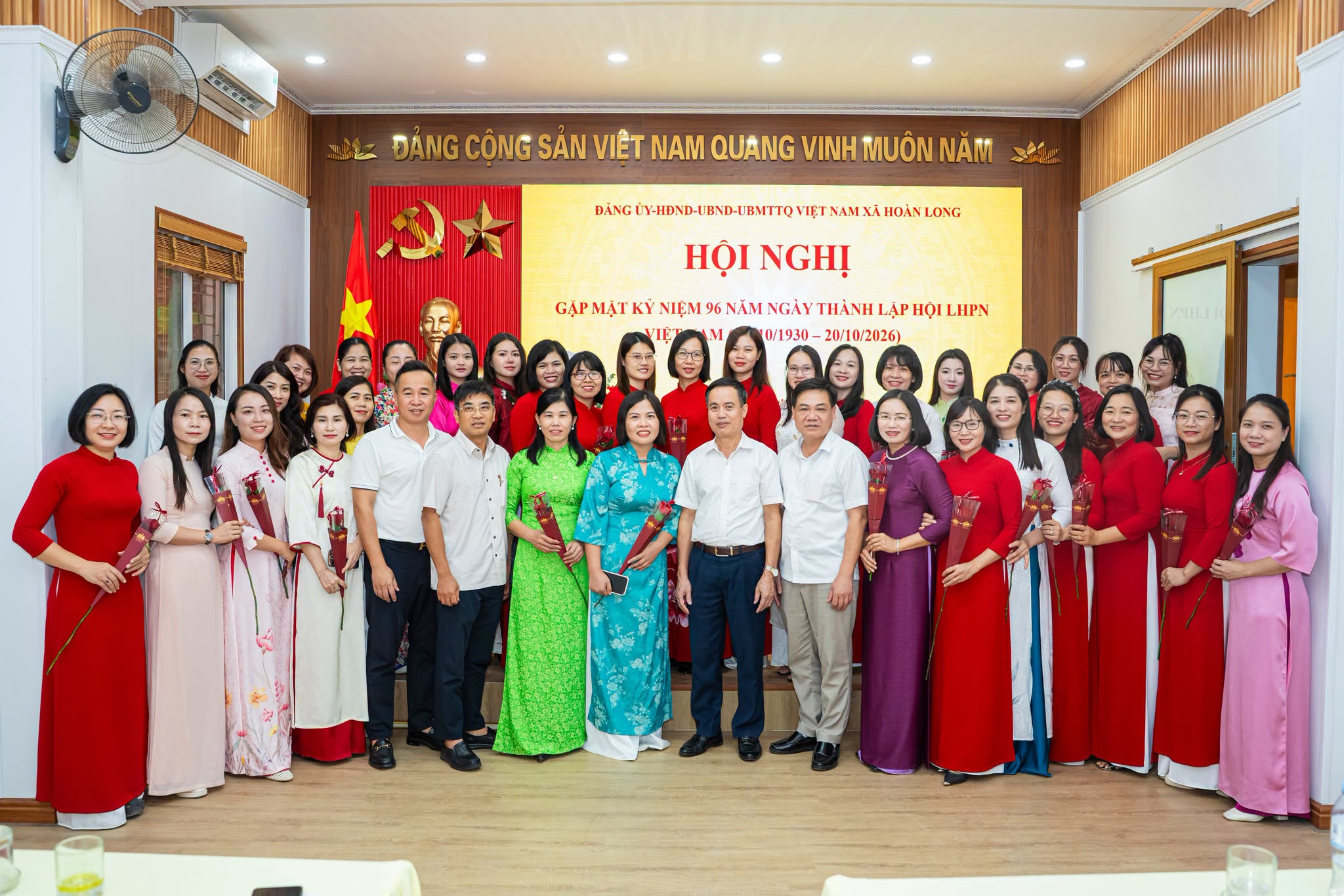 Xã Hoàn Long gặp mặt nữ cán bộ, công chức, viên chức nhân Ngày Phụ nữ Việt Nam 20/10